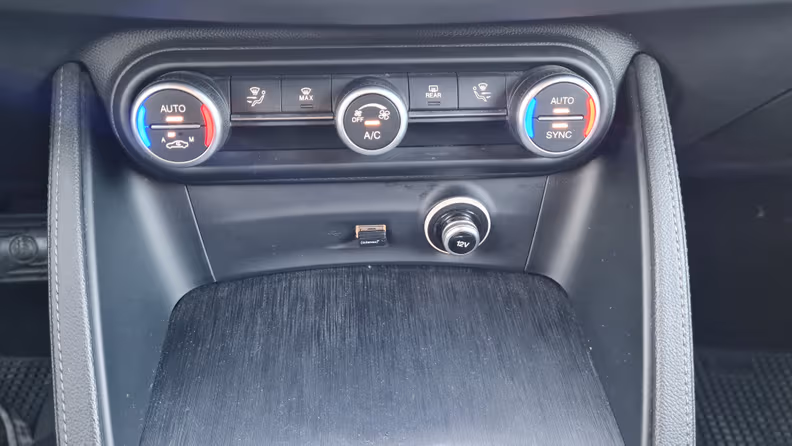 Alfa Romeo Stelvio - 29