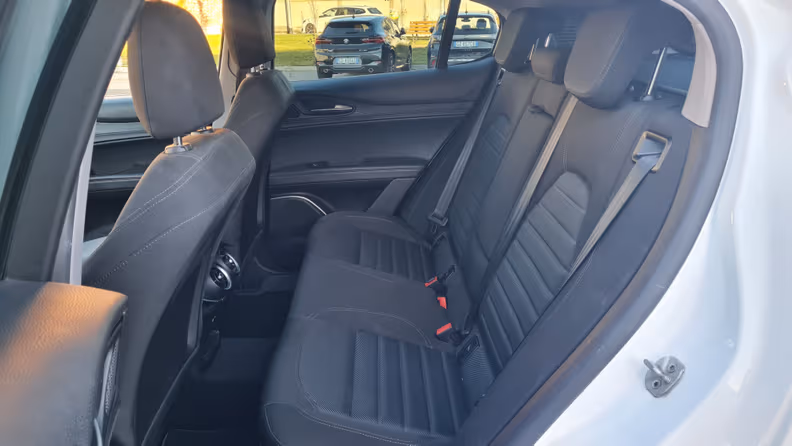 Alfa Romeo Stelvio - 17