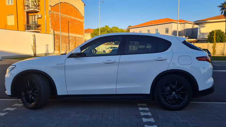 Alfa Romeo Stelvio - 8