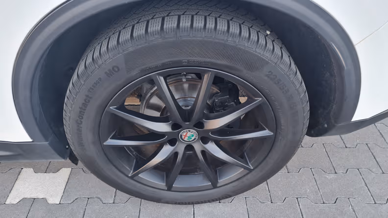 Alfa Romeo Stelvio - 13