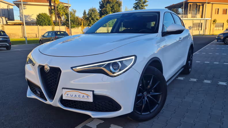 Alfa Romeo Stelvio - 1
