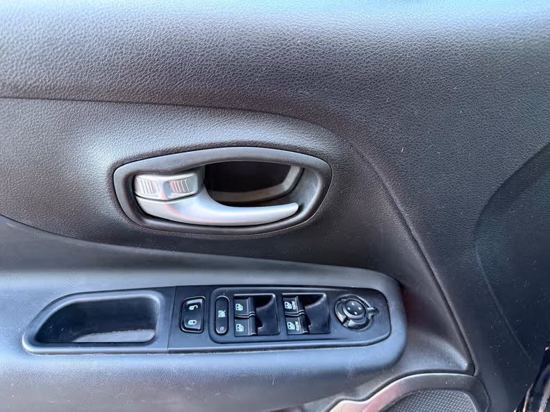Jeep Renegade - 24