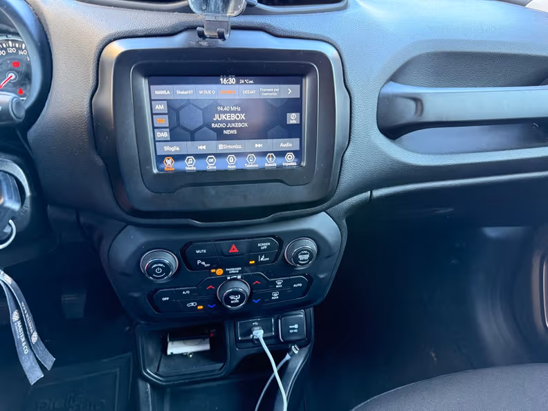 Jeep Renegade - 16