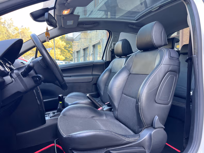 Peugeot 207 - 11