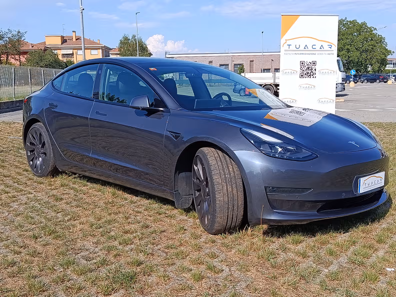 Tesla Model 3 - 3