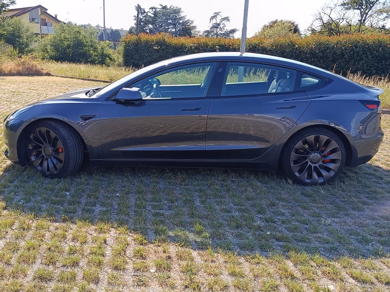Tesla Model 3 - 25