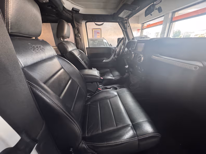 Jeep Wrangler - 8