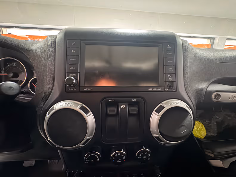 Jeep Wrangler - 10