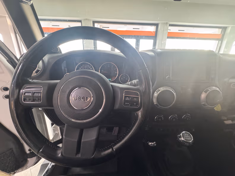 Jeep Wrangler - 11
