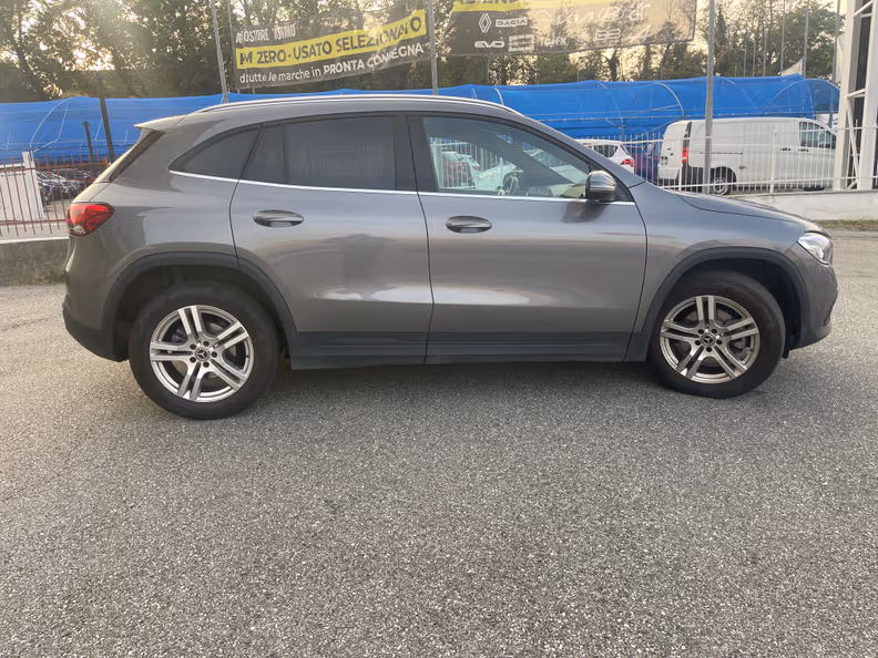 Mercedes-Benz GLA-Class - 42
