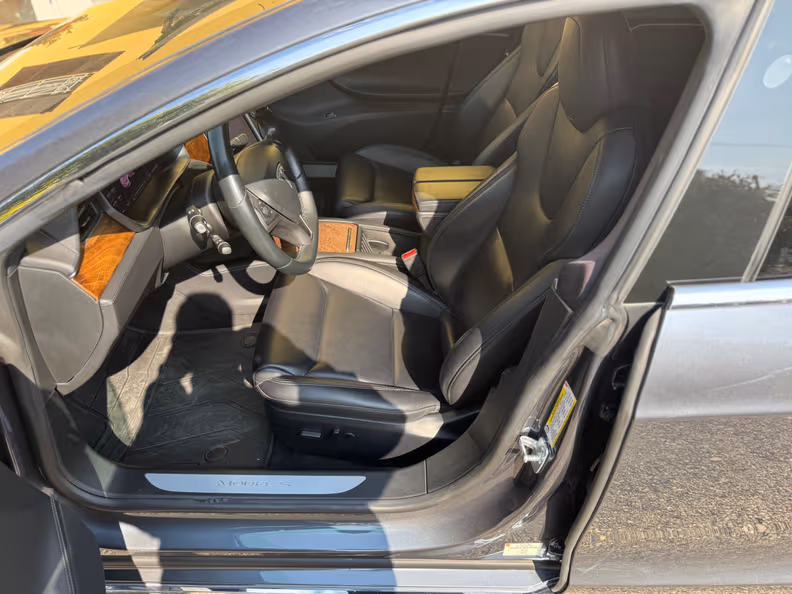 Tesla Model S - 19