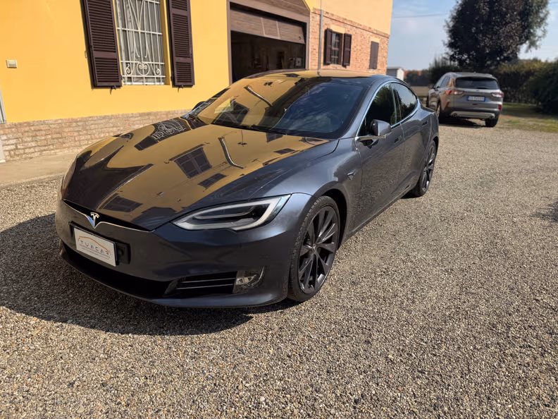 Tesla Model S - 1