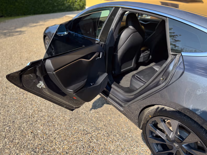Tesla Model S - 22