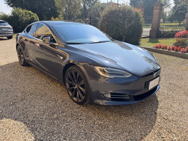 Tesla Model S - 7