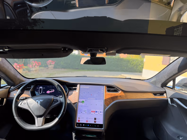 Tesla Model S - 15