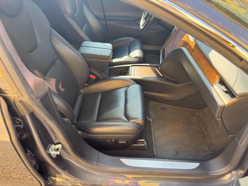 Tesla Model S - 20