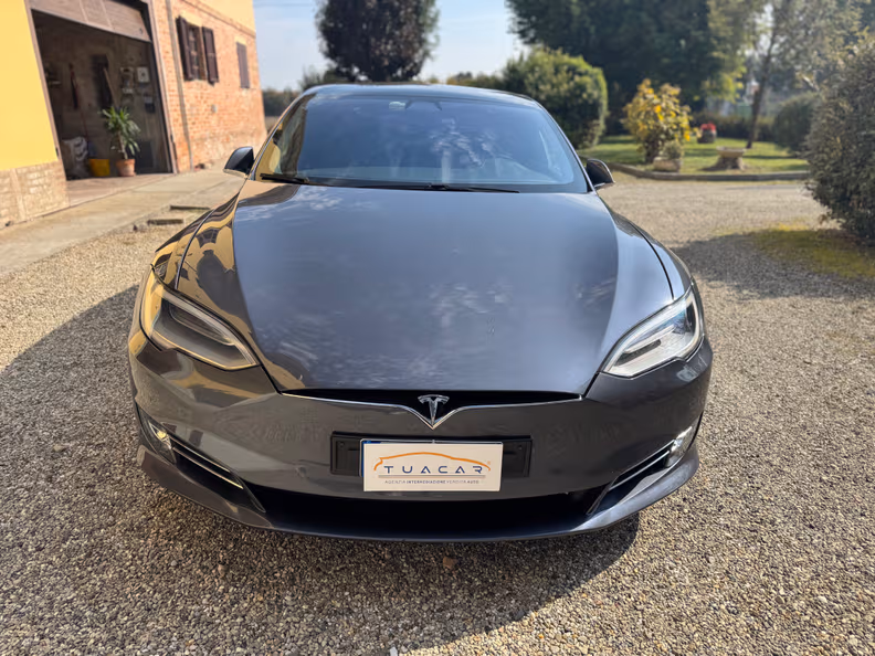 Tesla Model S - 8