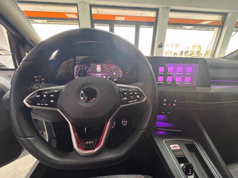 Volkswagen Golf - 8