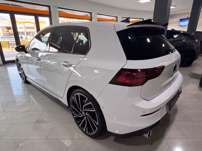 Volkswagen Golf - 6