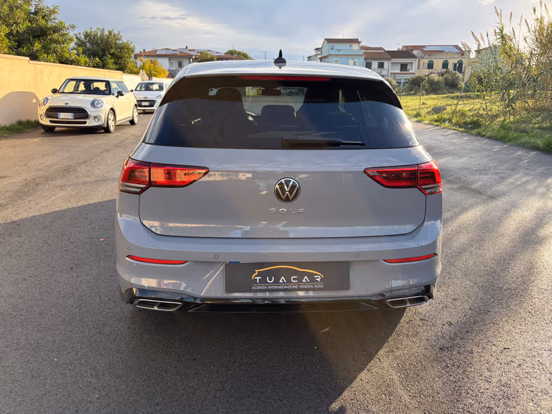 Volkswagen Golf - 6