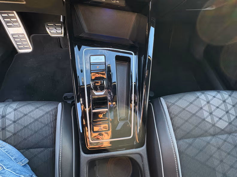 Volkswagen Golf - 25