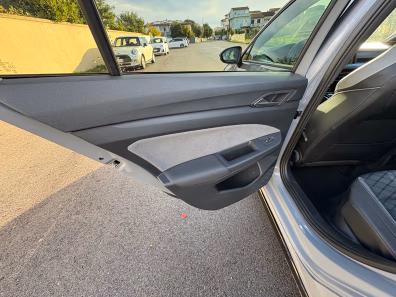 Volkswagen Golf - 26