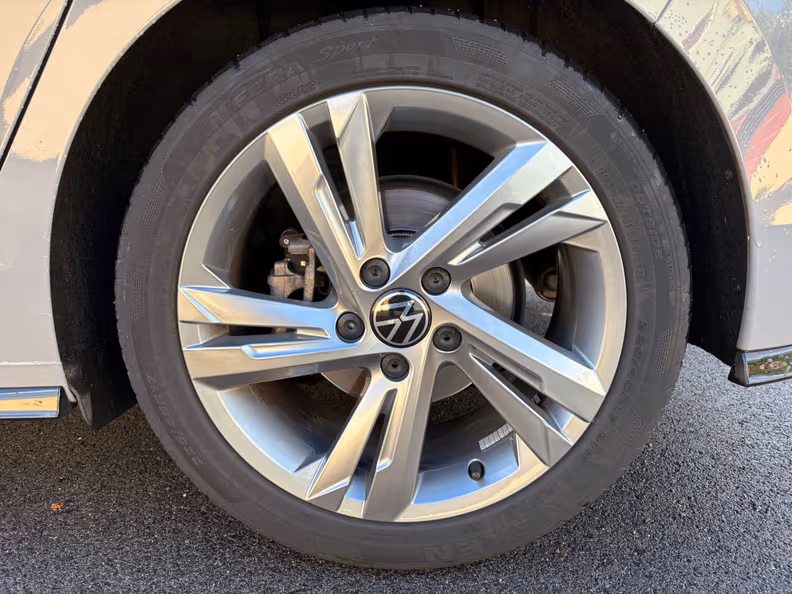 Volkswagen Golf - 11