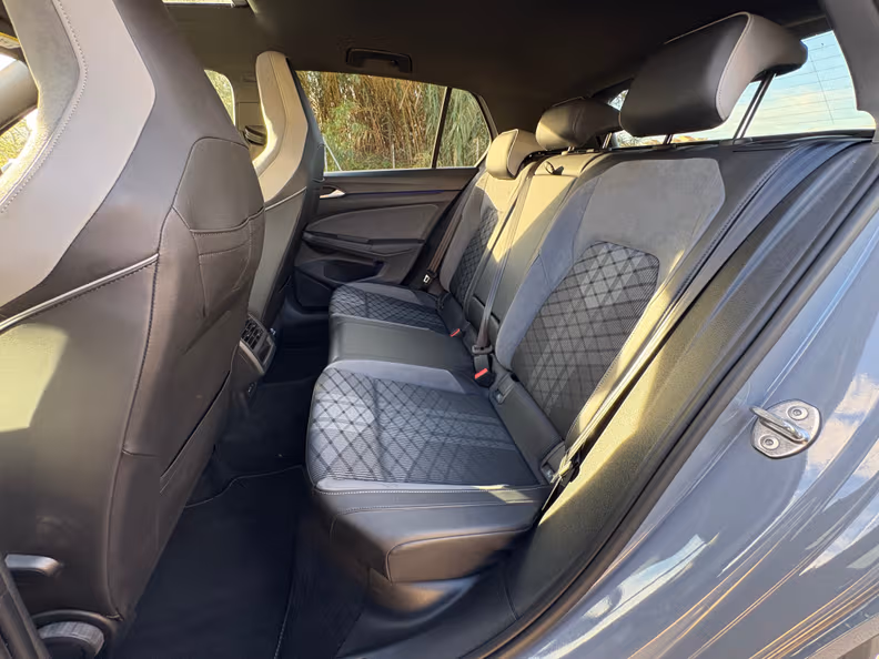 Volkswagen Golf - 28