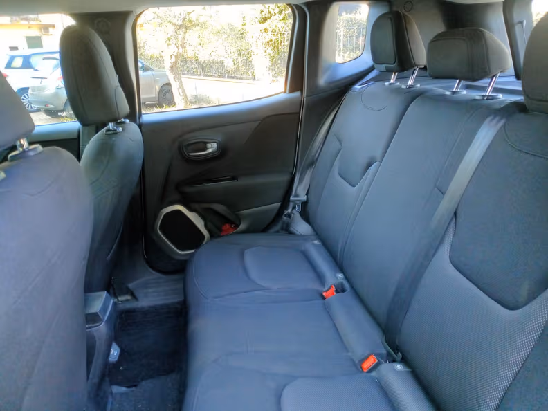 Jeep Renegade - 32