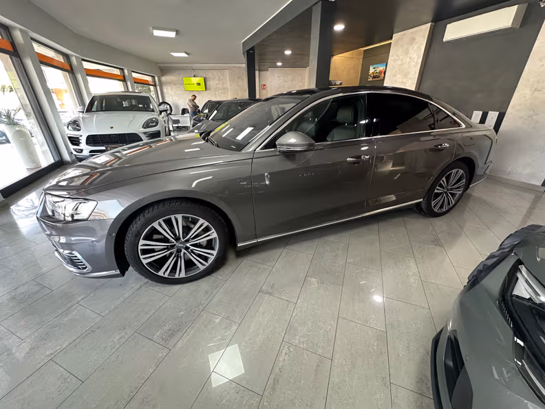 Audi A8 - 2