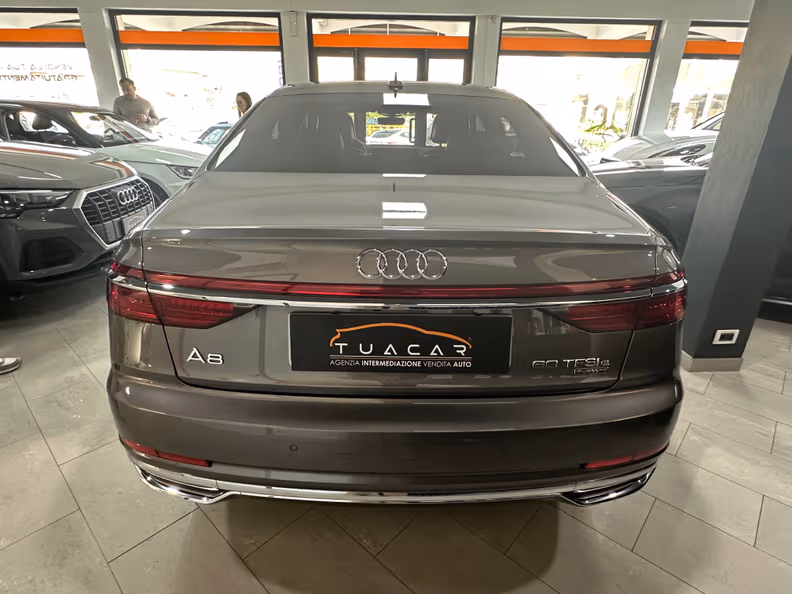 Audi A8 - 4