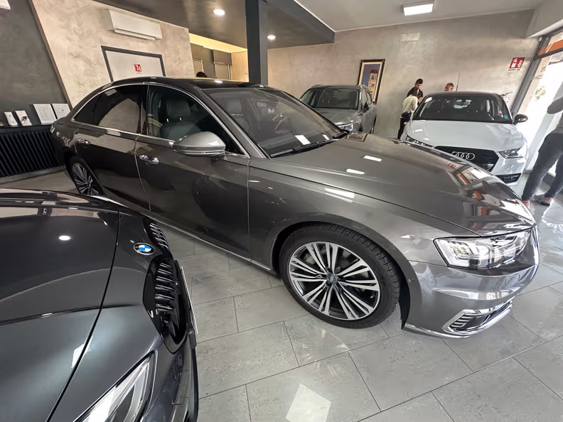 Audi A8 - 6