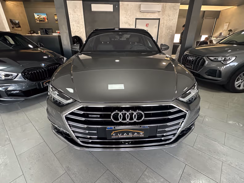 Audi A8 - 8