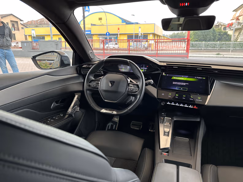 Peugeot 308 - 8