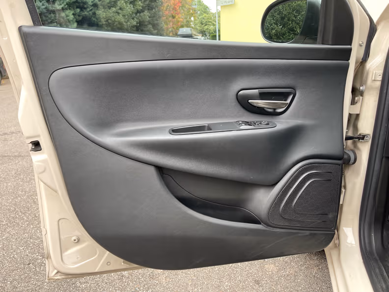 Lancia Ypsilon - 32