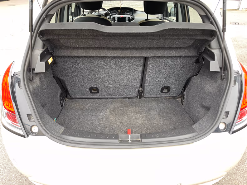 Lancia Ypsilon - 9