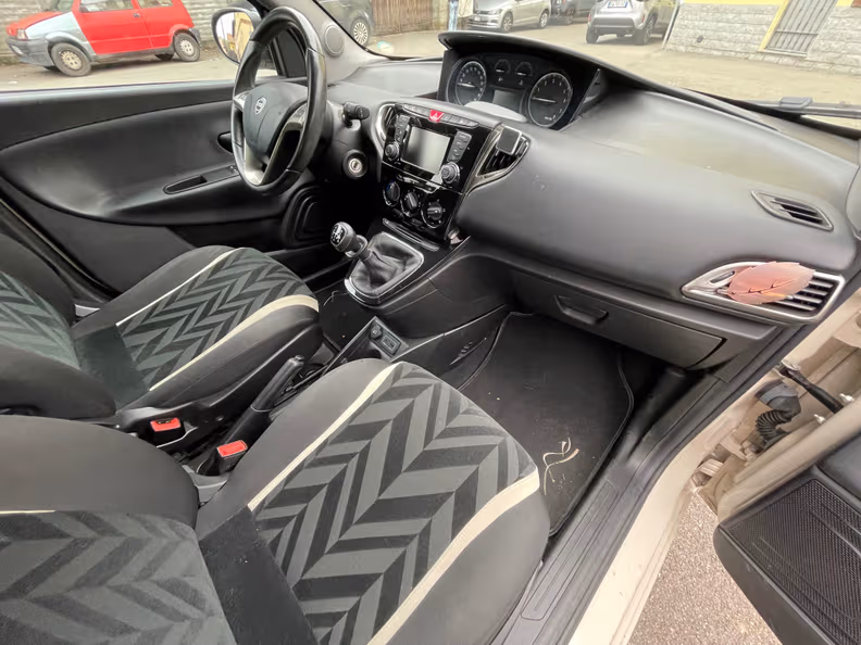Lancia Ypsilon - 27