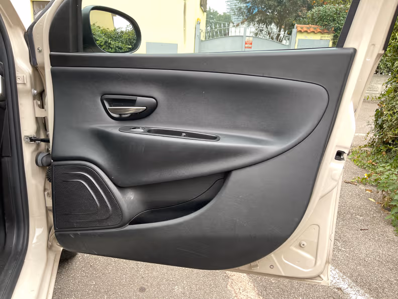 Lancia Ypsilon - 36