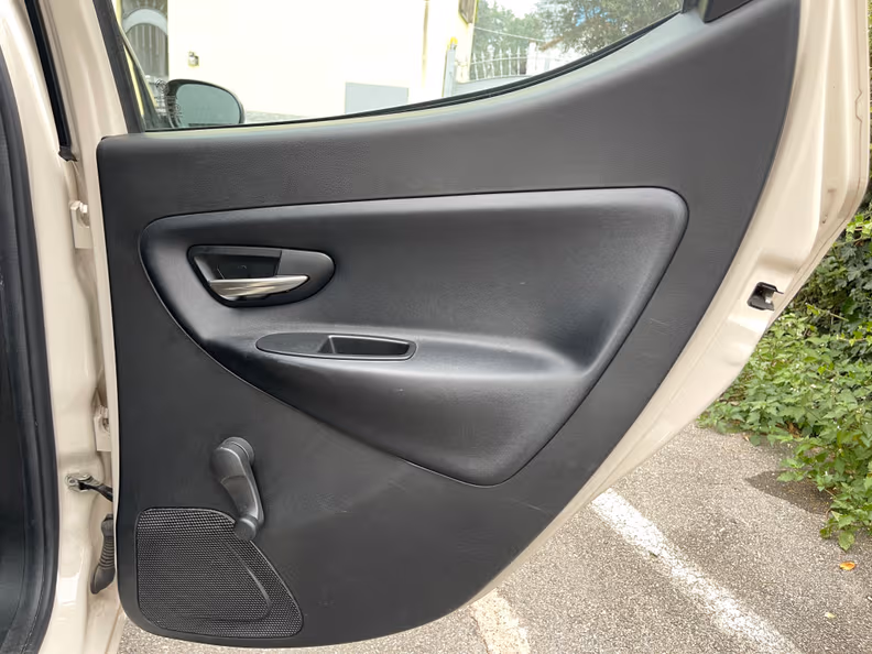 Lancia Ypsilon - 35