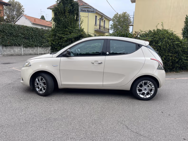 Lancia Ypsilon - 8
