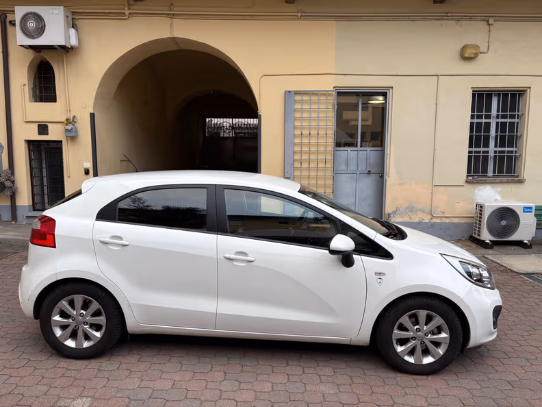 Kia Rio - 4