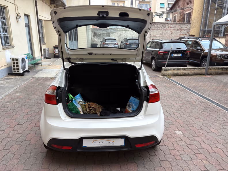 Kia Rio - 32