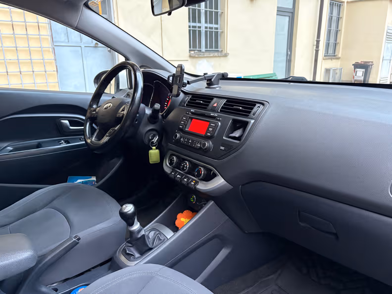 Kia Rio - 26