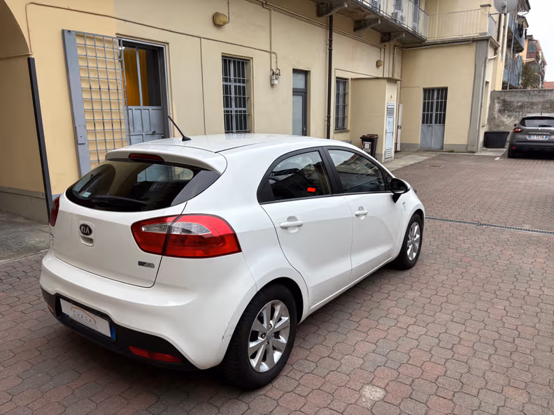 Kia Rio - 7