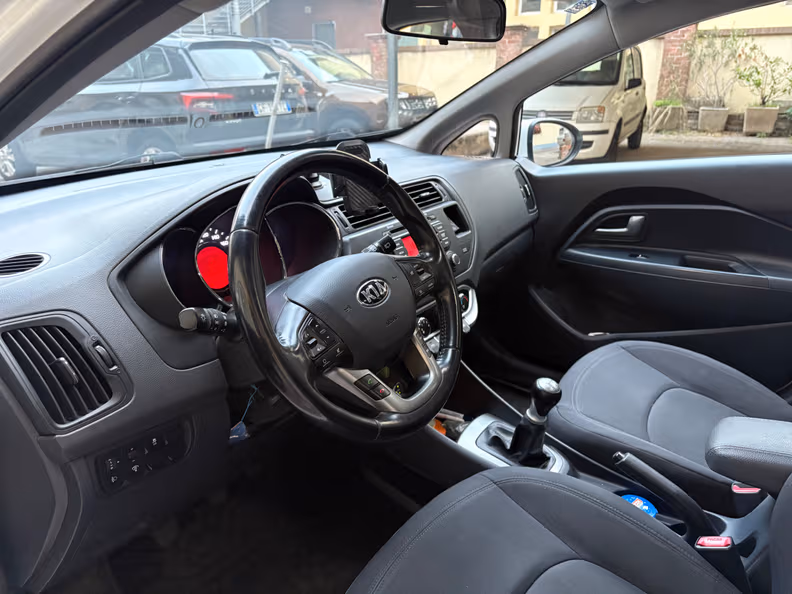 Kia Rio - 24
