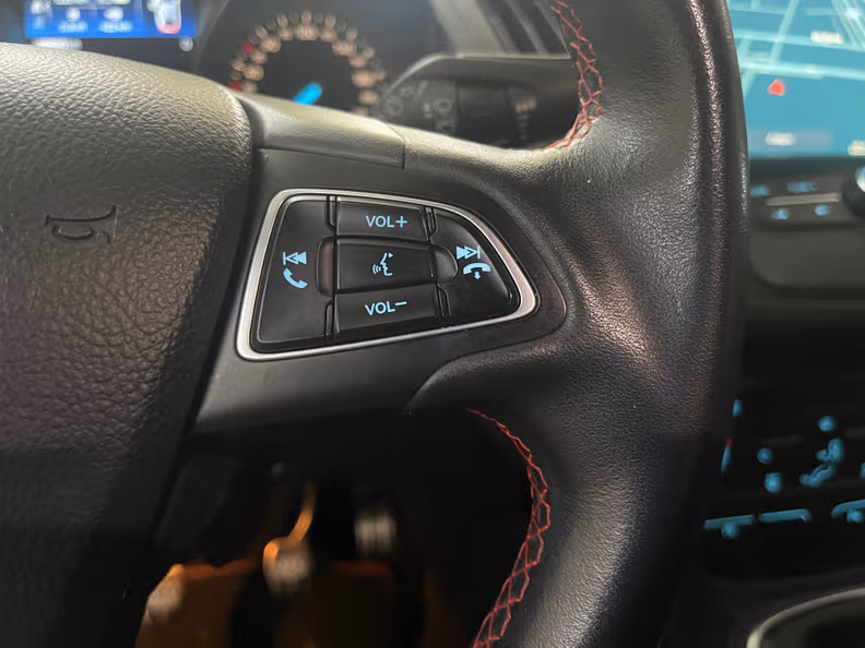 Ford Kuga - 17