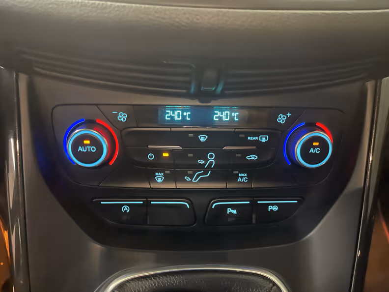 Ford Kuga - 22