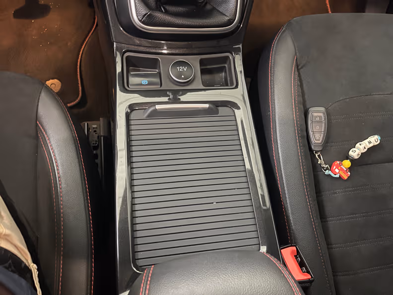 Ford Kuga - 25
