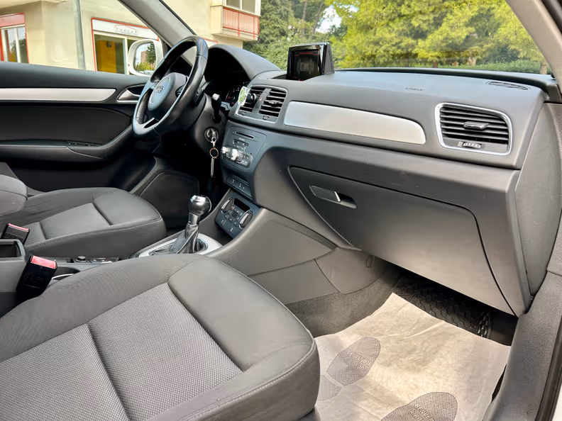 Audi Q3 - 17