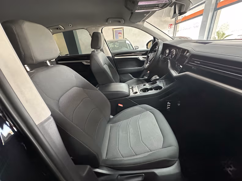 Volkswagen Touareg - 12